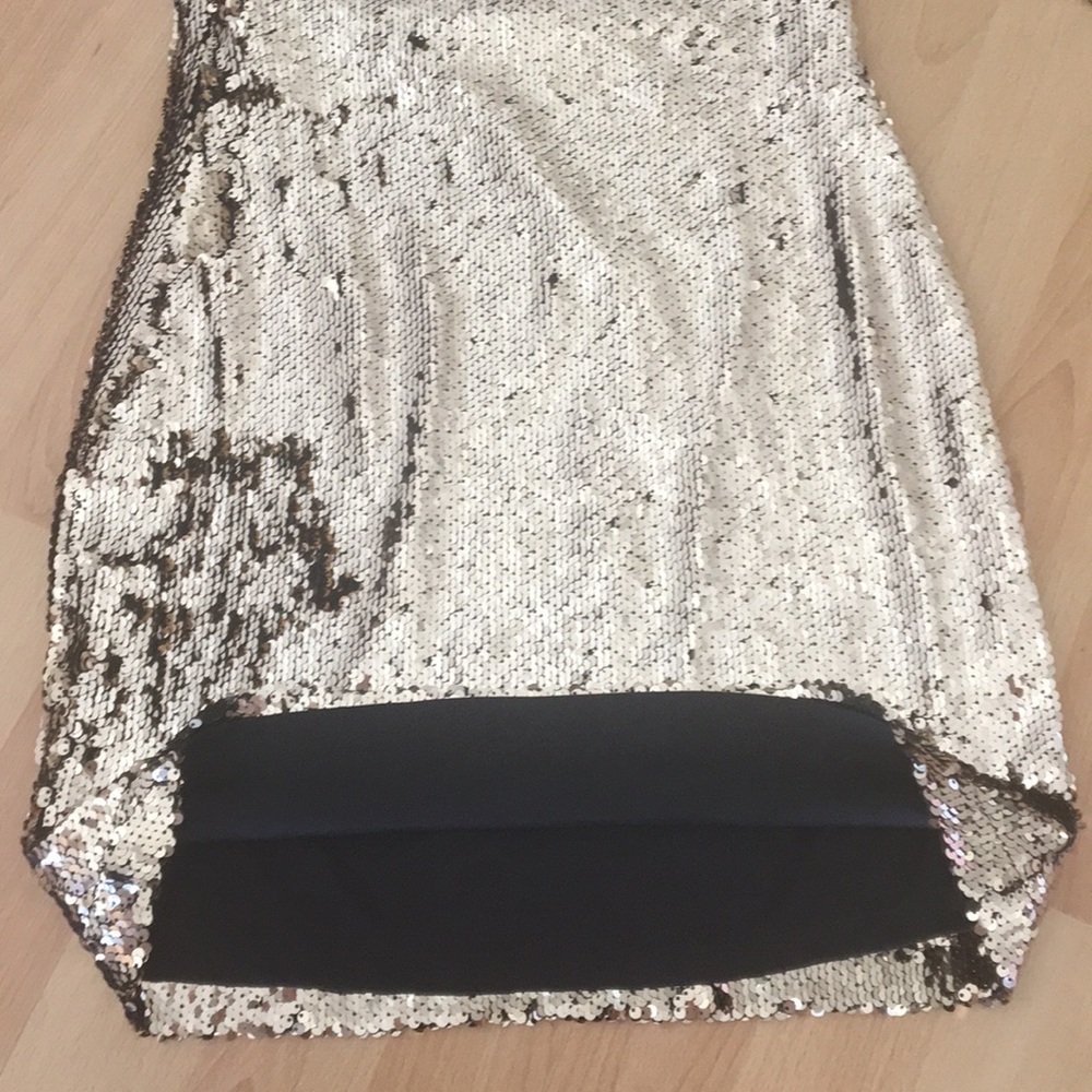 TOPSHOP Gold Sequin Dress - Picture 5 of 8